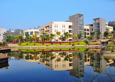 學校湖水風景.jpg