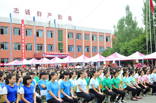 [/p成都華夏旅游學(xué)校]新浪網(wǎng)：幼教畢業(yè)生搶手100多家幼兒園進(jìn)校招聘老師，成都華夏旅游商務(wù)學(xué)校