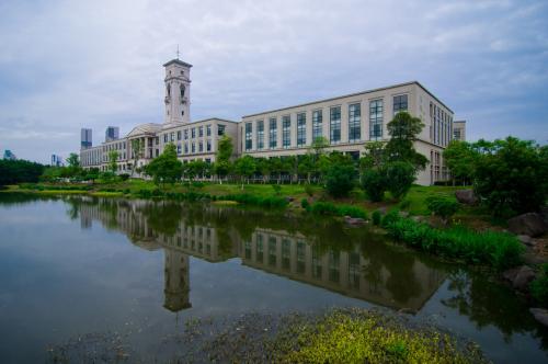 成都中醫(yī)藥大學(xué)的地址在哪里？怎么乘車？