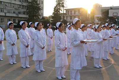 剛畢業(yè)的女孩子選擇重慶衛(wèi)生學(xué)校好不好