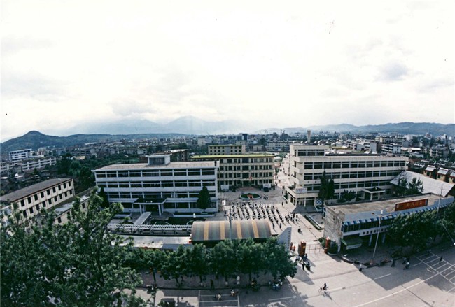 四川涼山衛(wèi)生學(xué)校校園全景