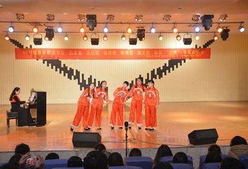 音樂表演專業(yè)學生登臺表演