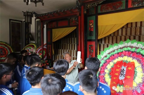 中國煤礦文工團藝術(shù)學(xué)校山東分校 師生愛國主義思想教育陣地揭牌儀式