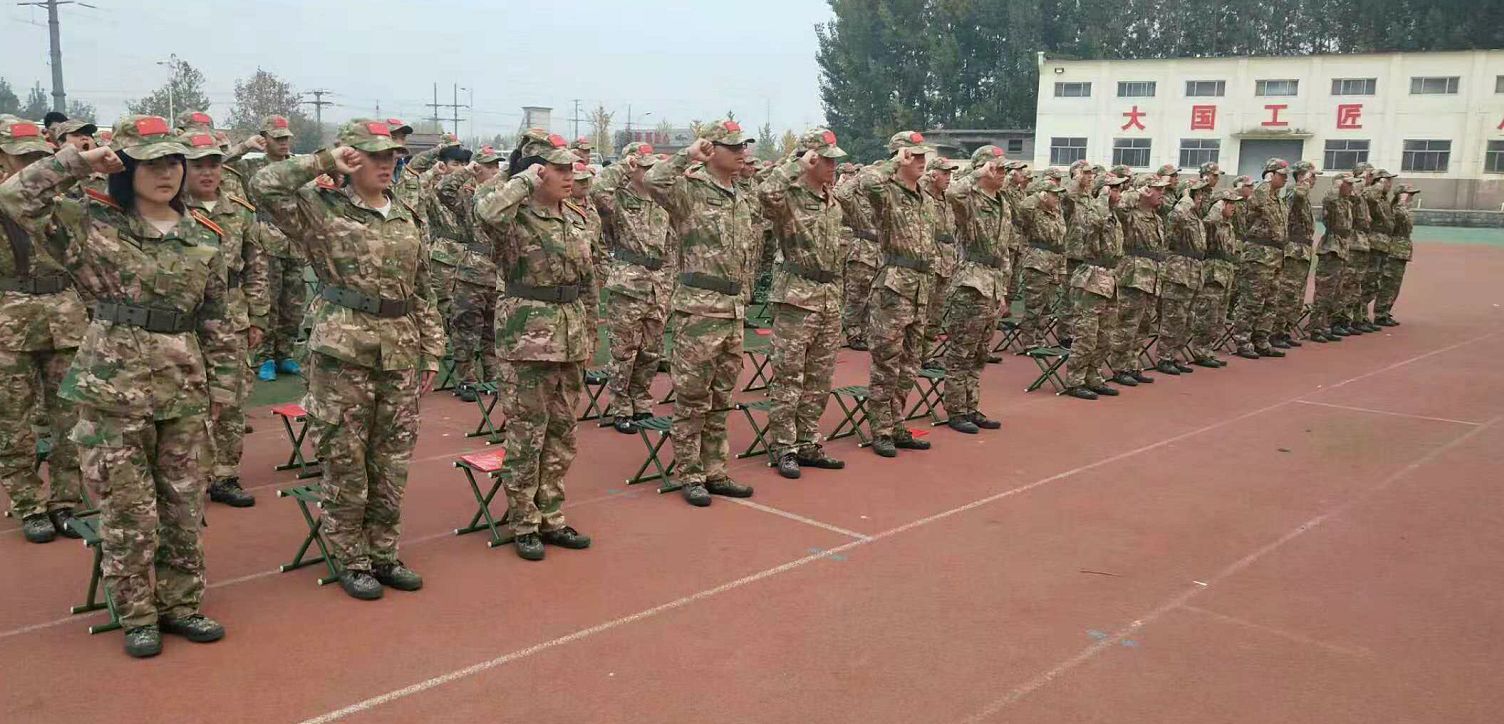 揮灑青春汗水，綻放軍人風(fēng)貌——記山東冶金技師學(xué)院軍校職教學(xué)院訓(xùn)練風(fēng)采