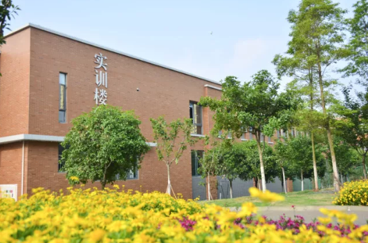 樂山沙灣職業(yè)汽車高級中學(xué)2020年招生簡章