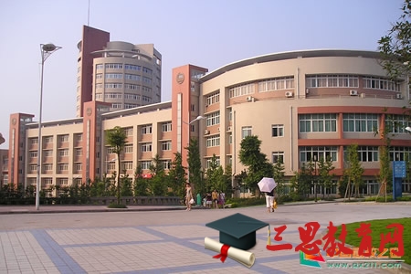 2020年重慶工商大學(xué)派斯學(xué)院新生在哪個(gè)校區(qū)及新生開(kāi)學(xué)報(bào)到時(shí)間