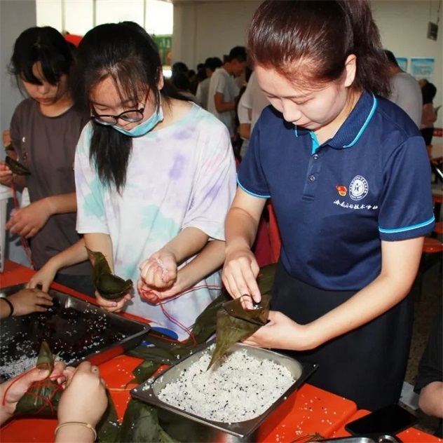 濃情粽意，濟南應(yīng)用技術(shù)學(xué)校我們一起過端午！