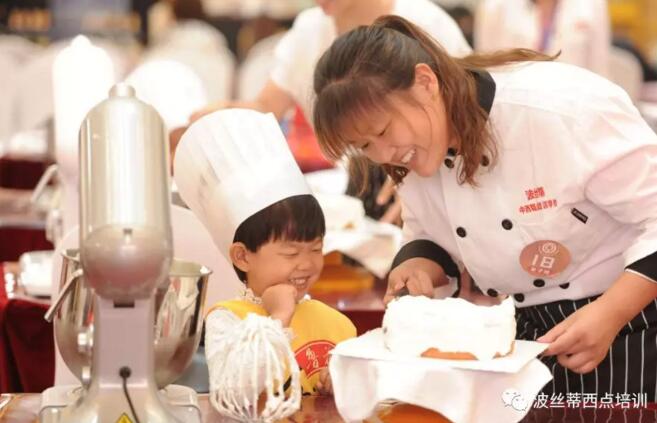 祝賀2018第二屆“波絲蒂杯”西點創(chuàng)新大賽圓滿舉行！