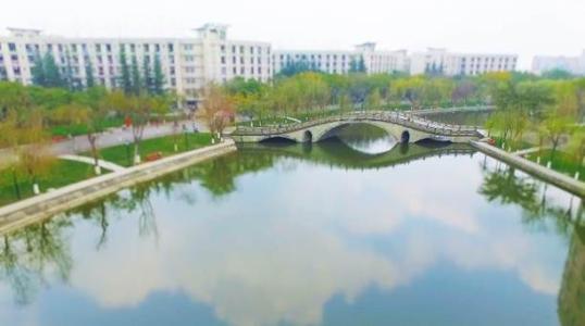 成都大學(xué)的校園全景